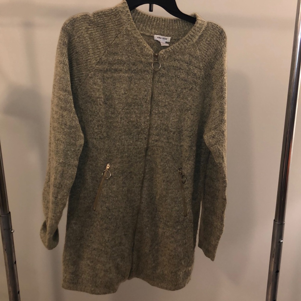 Sweater with zipper